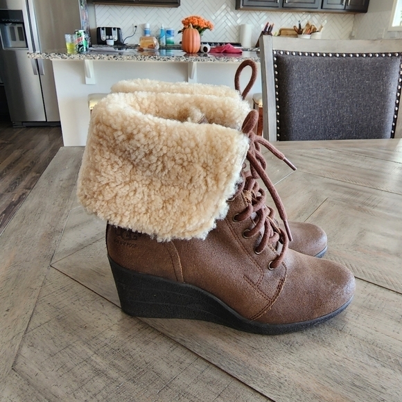 UGG Zea Leather Wedge Boots - Picture 7 of 10